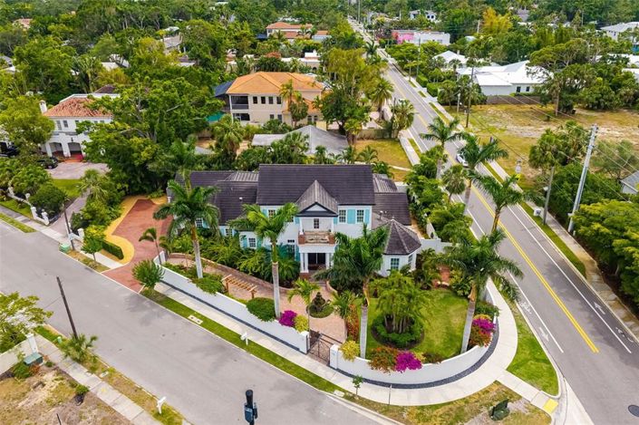 Image No.72-4 Bed Property for sale