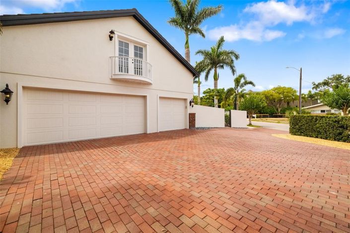 Image No.78-4 Bed Property for sale