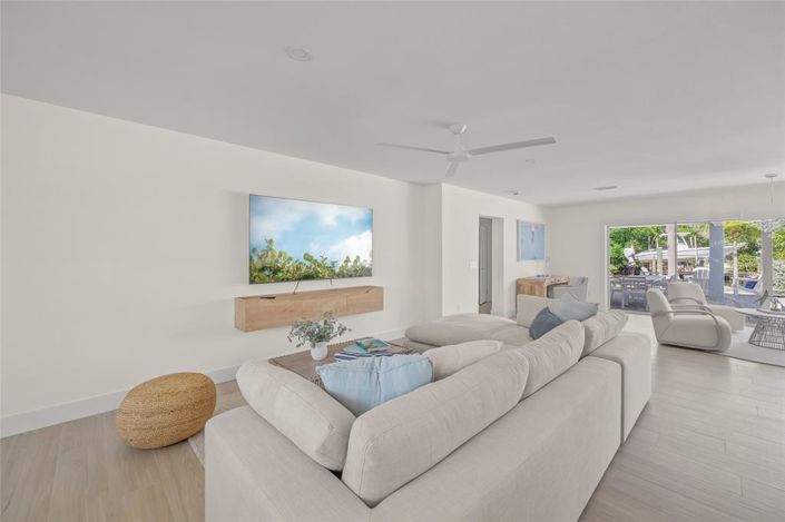 Image No.12-3 Bed Property for sale