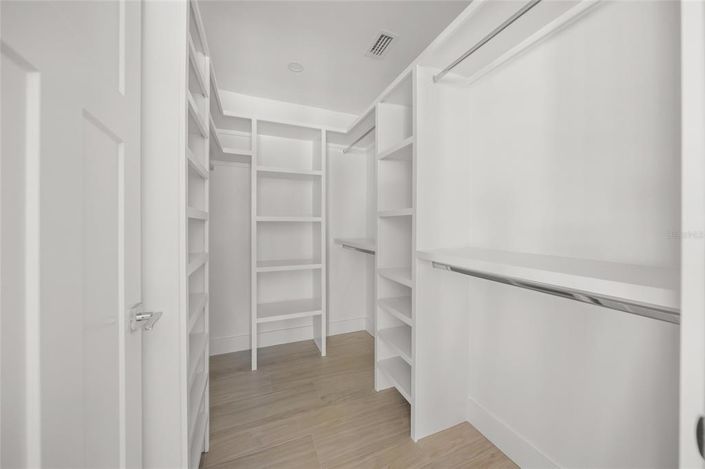 Image No.17-3 Bed Property for sale