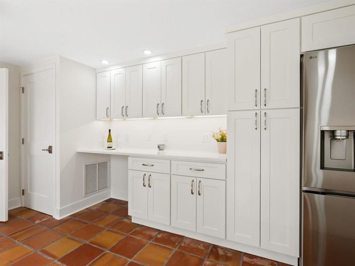 Image No.24-3 Bed Property for sale