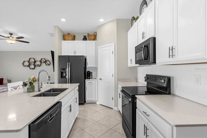 Image No.19-3 Bed Property for sale