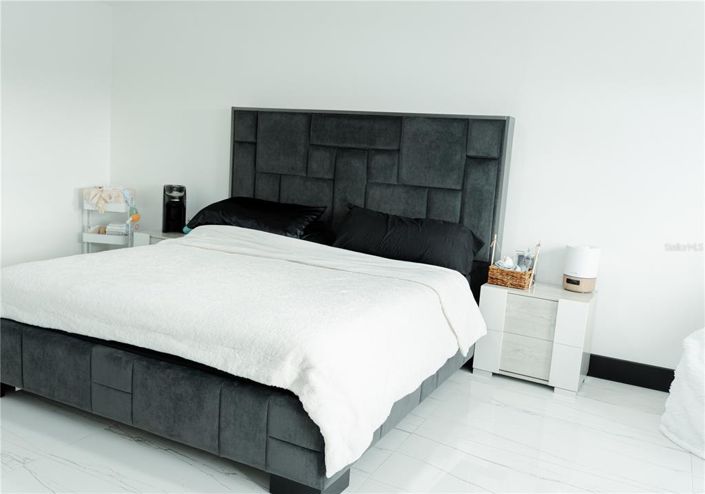 Image No.14-5 Bed Property for sale