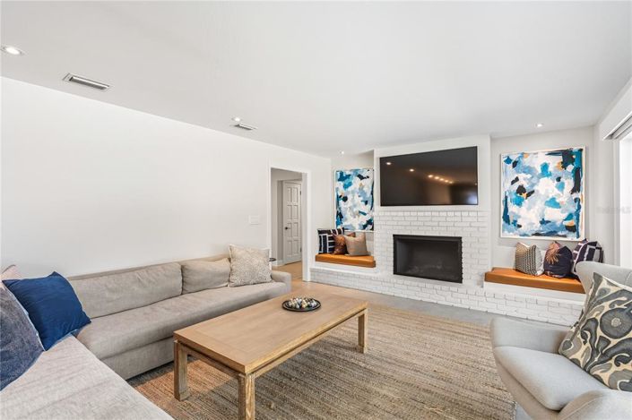 Image No.15-4 Bed Property for sale