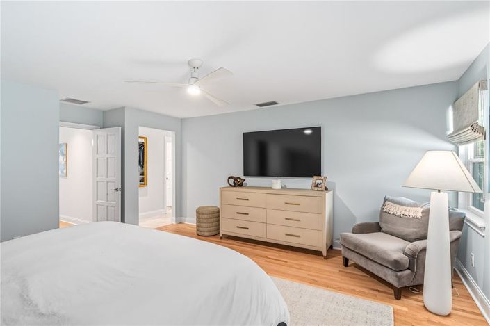 Image No.20-4 Bed Property for sale