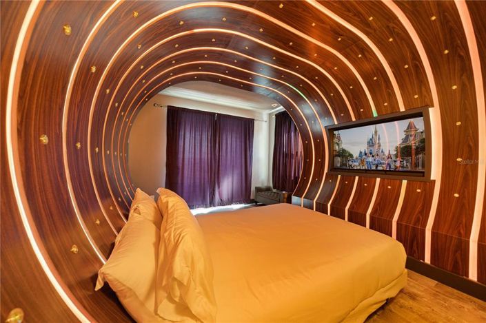 Image No.13-11 Bed Property for sale