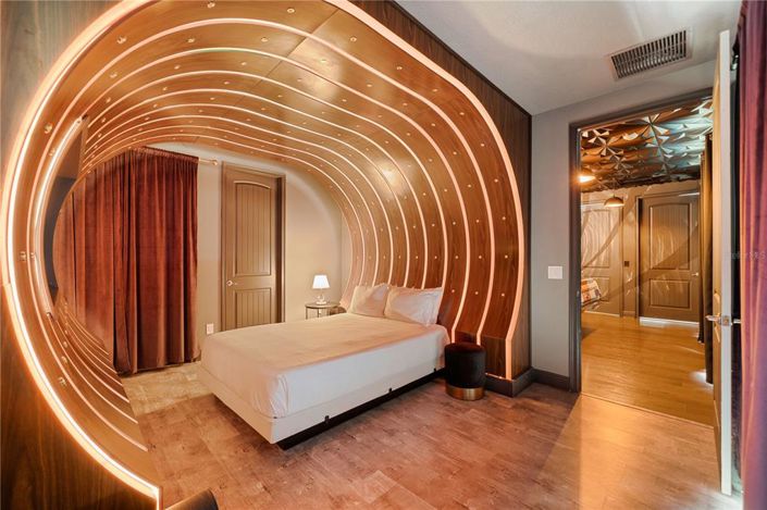 Image No.14-11 Bed Property for sale