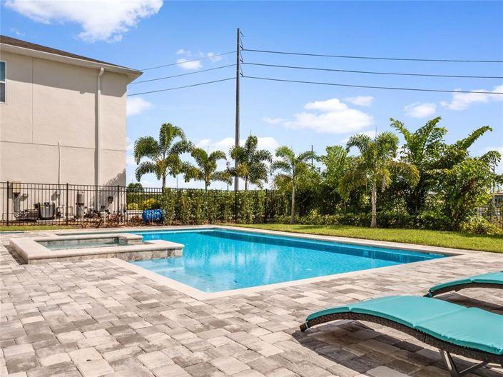 Image No.33-11 Bed Property for sale