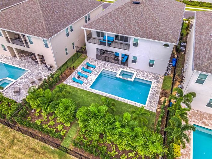 Image No.72-11 Bed Property for sale