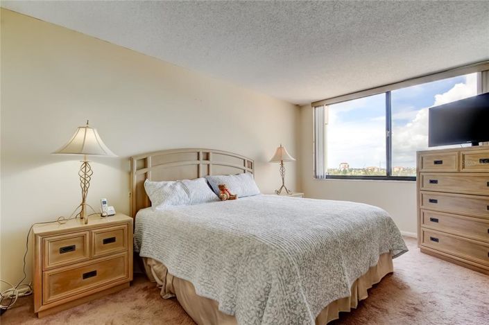 Image No.8-2 Bed Property for sale