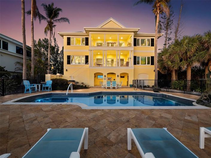 Image No.4-4 Bed Property for sale