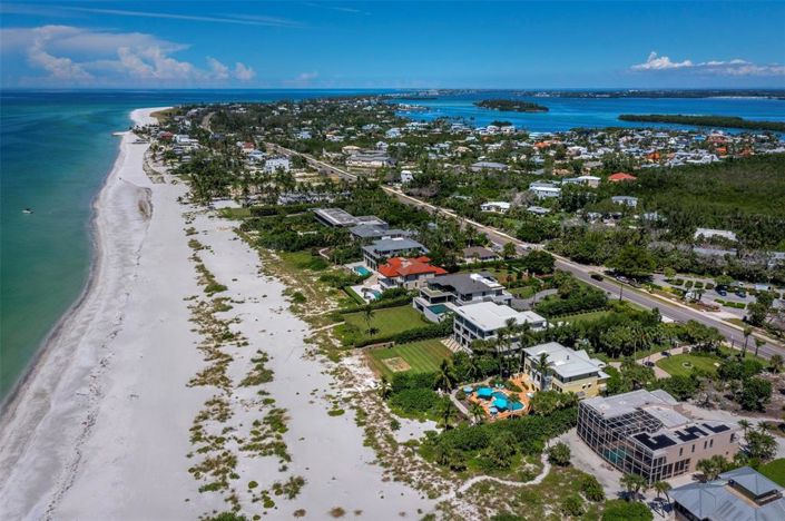 Image No.83-4 Bed Property for sale