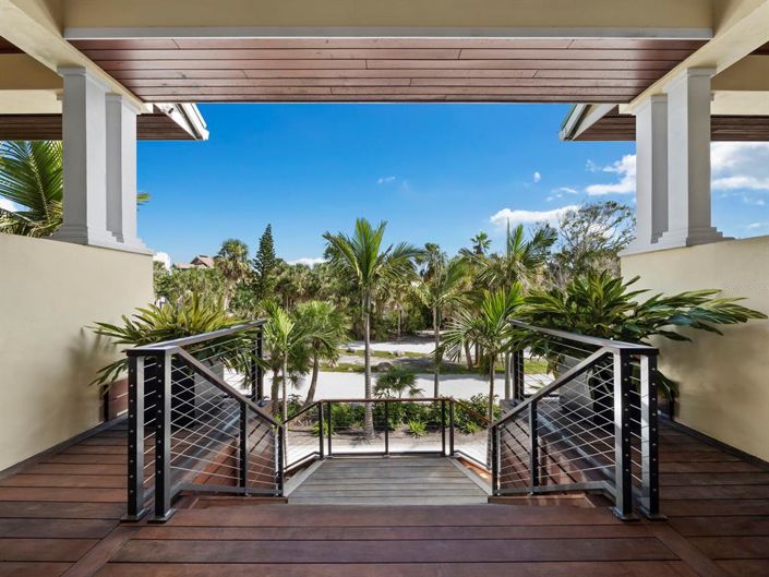 Image No.10-5 Bed Property for sale