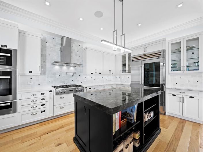 Image No.26-5 Bed Property for sale