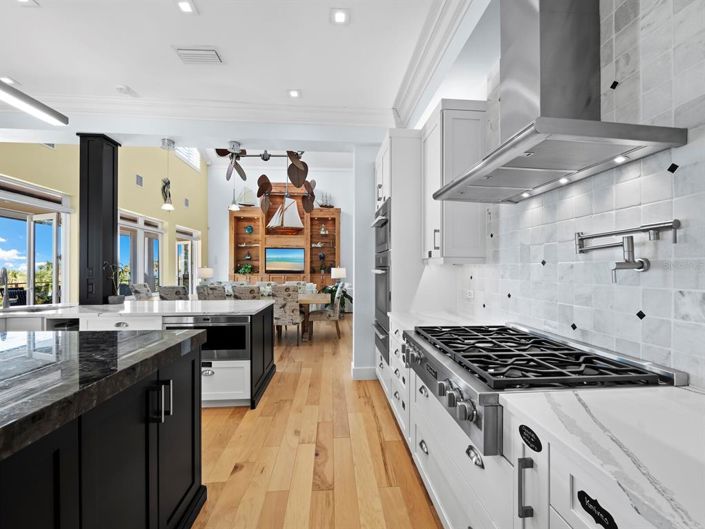 Image No.28-5 Bed Property for sale