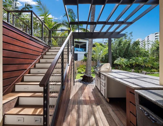 Image No.50-5 Bed Property for sale