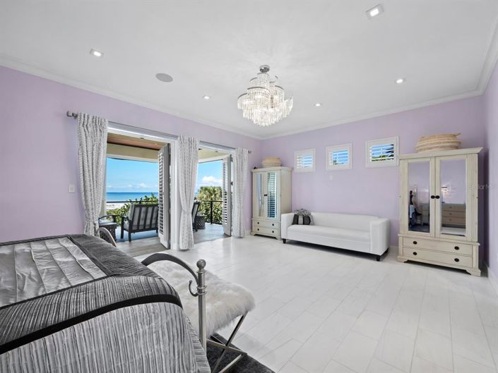 Image No.56-5 Bed Property for sale