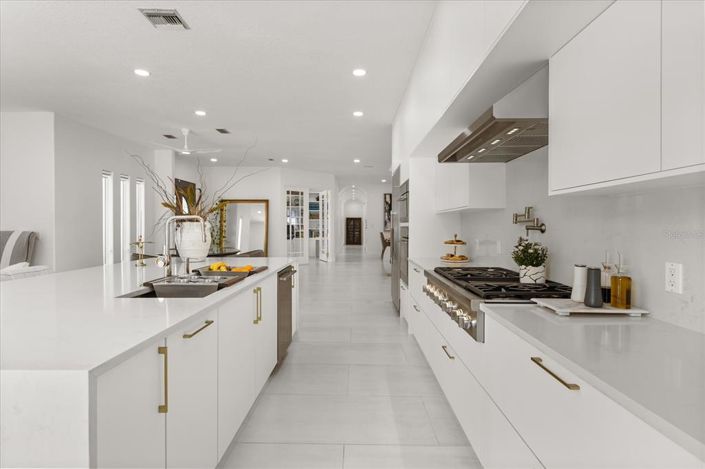 Image No.10-5 Bed Property for sale