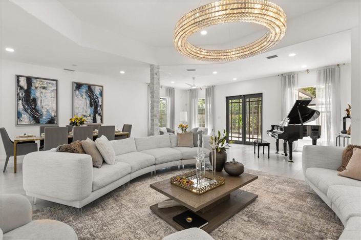 Image No.17-5 Bed Property for sale