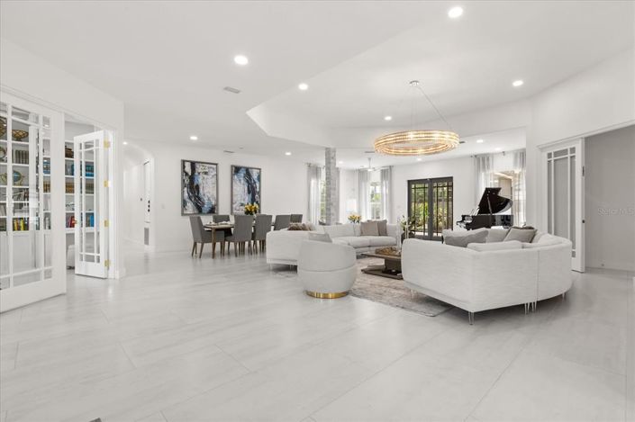 Image No.19-5 Bed Property for sale