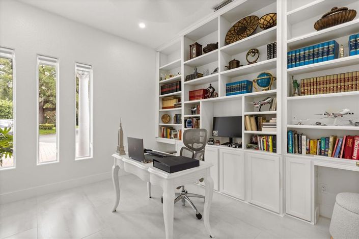 Image No.20-5 Bed Property for sale