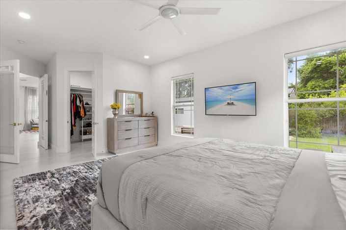 Image No.24-5 Bed Property for sale