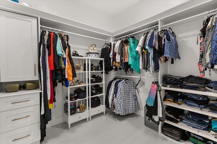 Image No.25-5 Bed Property for sale