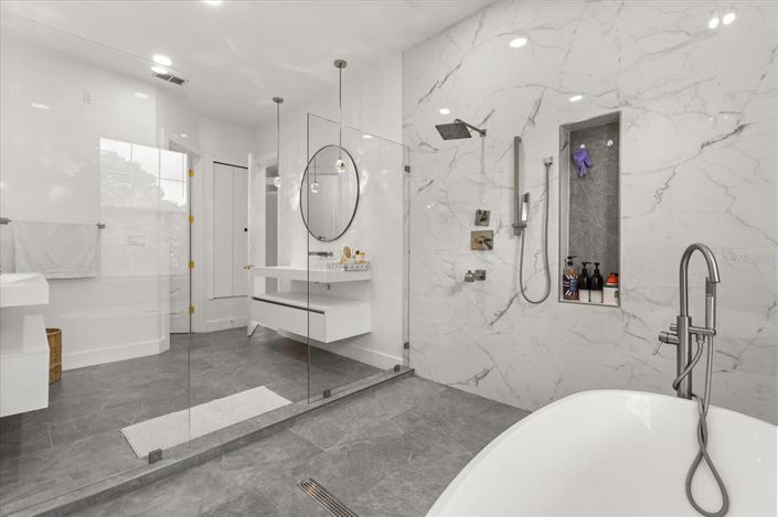 Image No.29-5 Bed Property for sale