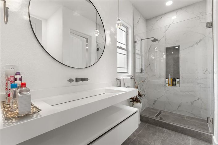 Image No.32-5 Bed Property for sale