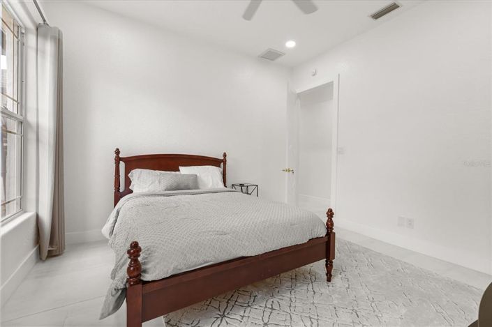 Image No.36-5 Bed Property for sale