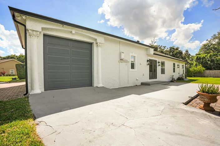 Image No.57-5 Bed Property for sale