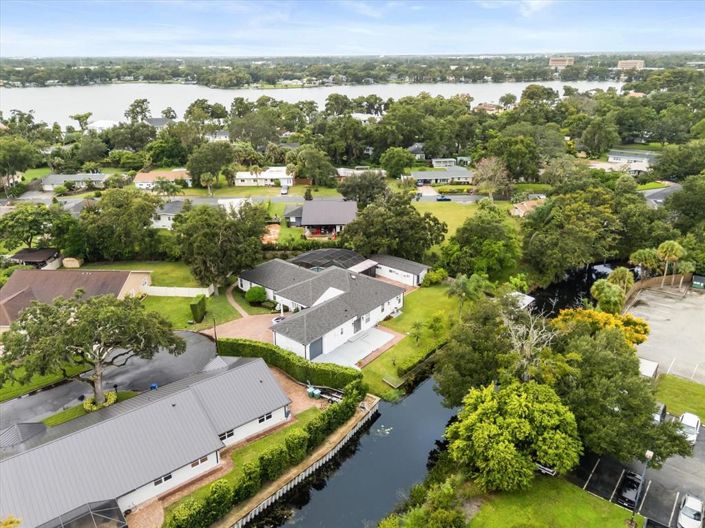 Image No.66-5 Bed Property for sale