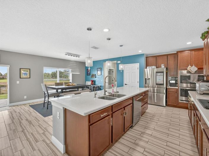 Image No.11-5 Bed Property for sale