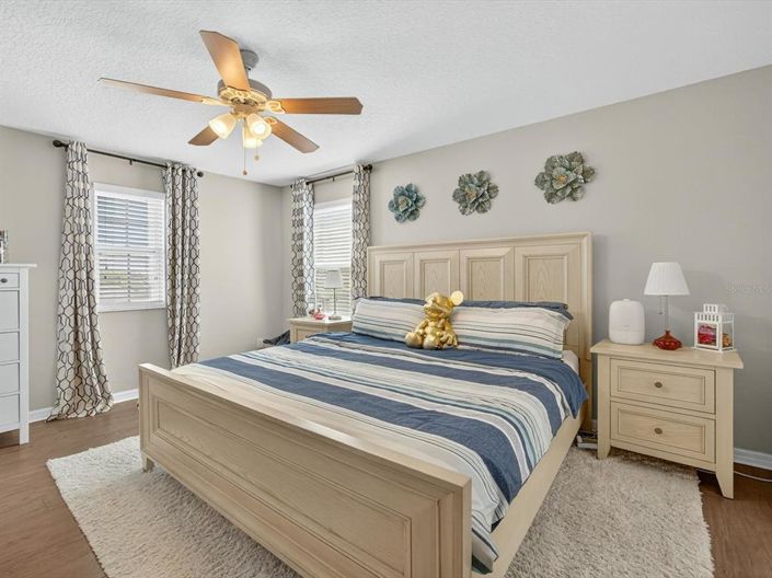 Image No.12-5 Bed Property for sale