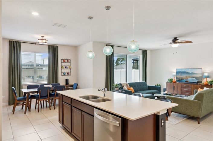 Image No.8-5 Bed Property for sale