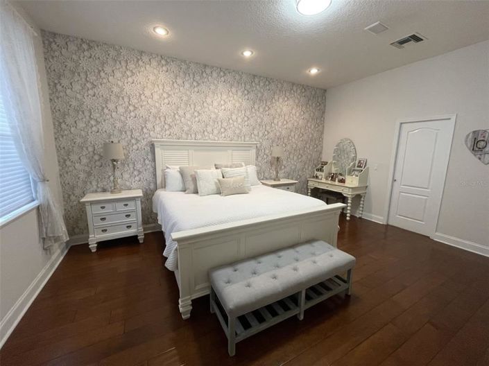 Image No.35-4 Bed Property for sale