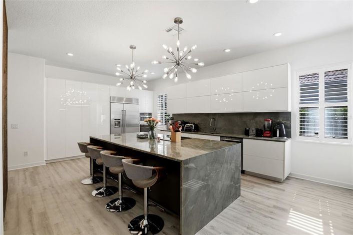 Image No.20-5 Bed Property for sale