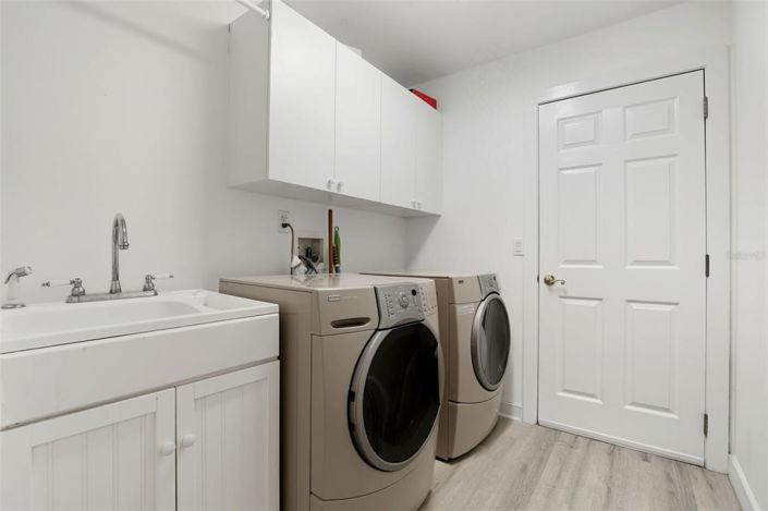 Image No.25-5 Bed Property for sale