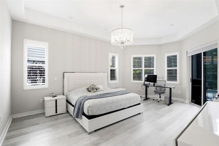 Image No.26-5 Bed Property for sale