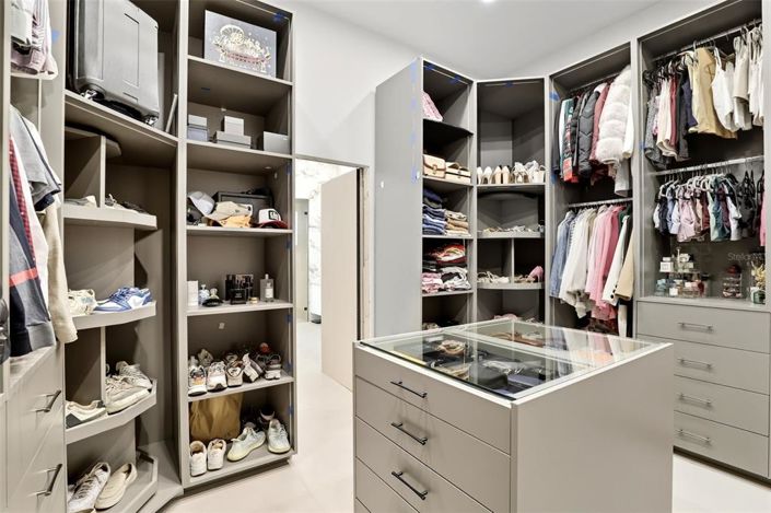 Image No.29-5 Bed Property for sale