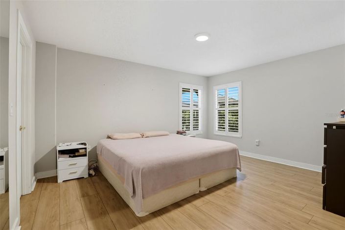 Image No.32-5 Bed Property for sale