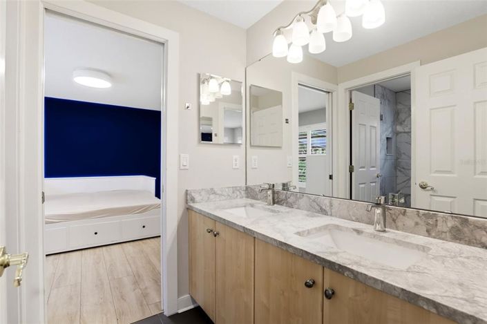 Image No.34-5 Bed Property for sale