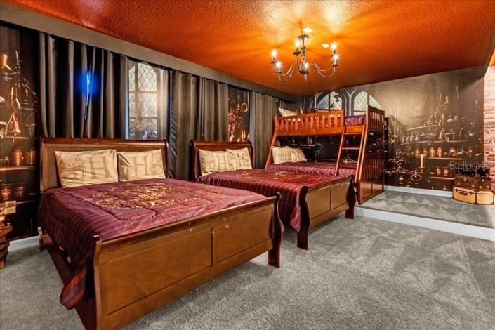 Image No.31-9 Bed Property for sale