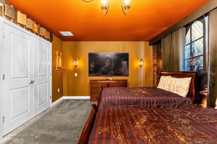 Image No.32-9 Bed Property for sale