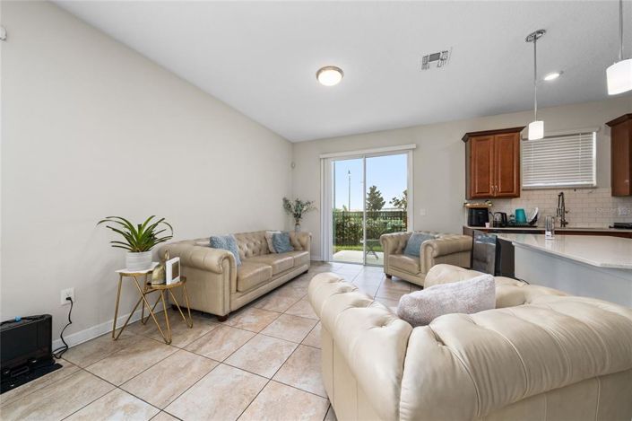 Image No.6-3 Bed Townhouse for sale