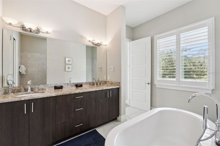 Image No.22-5 Bed Property for sale