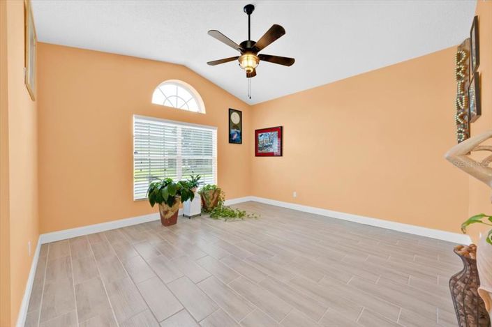 Image No.4-Propriété de 4 chambres à vendre à Davenport