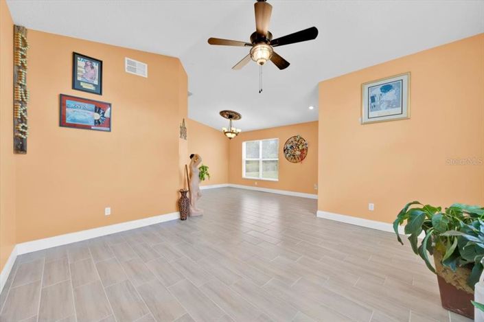 Image No.5-Propriété de 4 chambres à vendre à Davenport