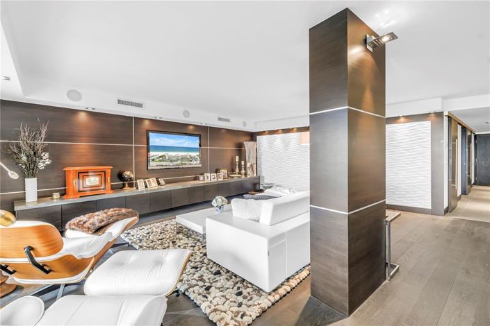 Image No.11-2 Bed Property for sale