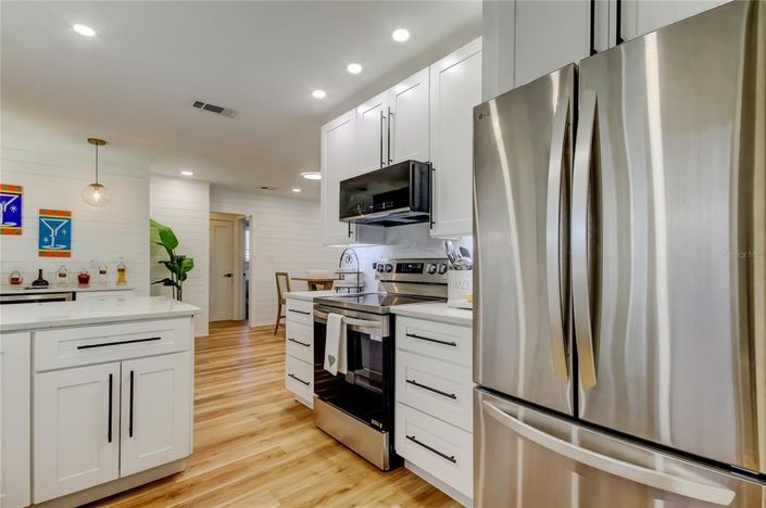 Image No.68-3 Bed Property for sale